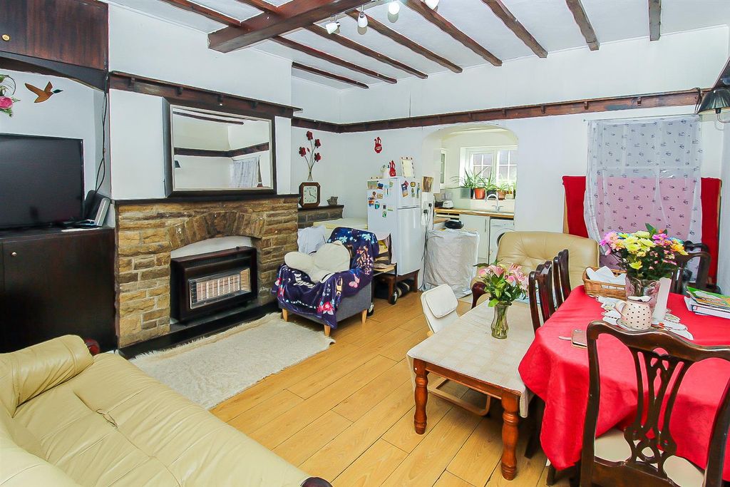 Property photo 3 of 11 Dining Room