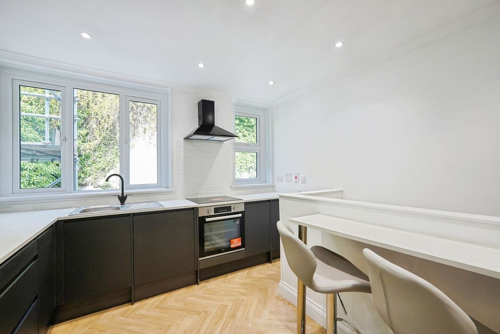 Property photo 3 of 19 Pbox-Img.Jpg