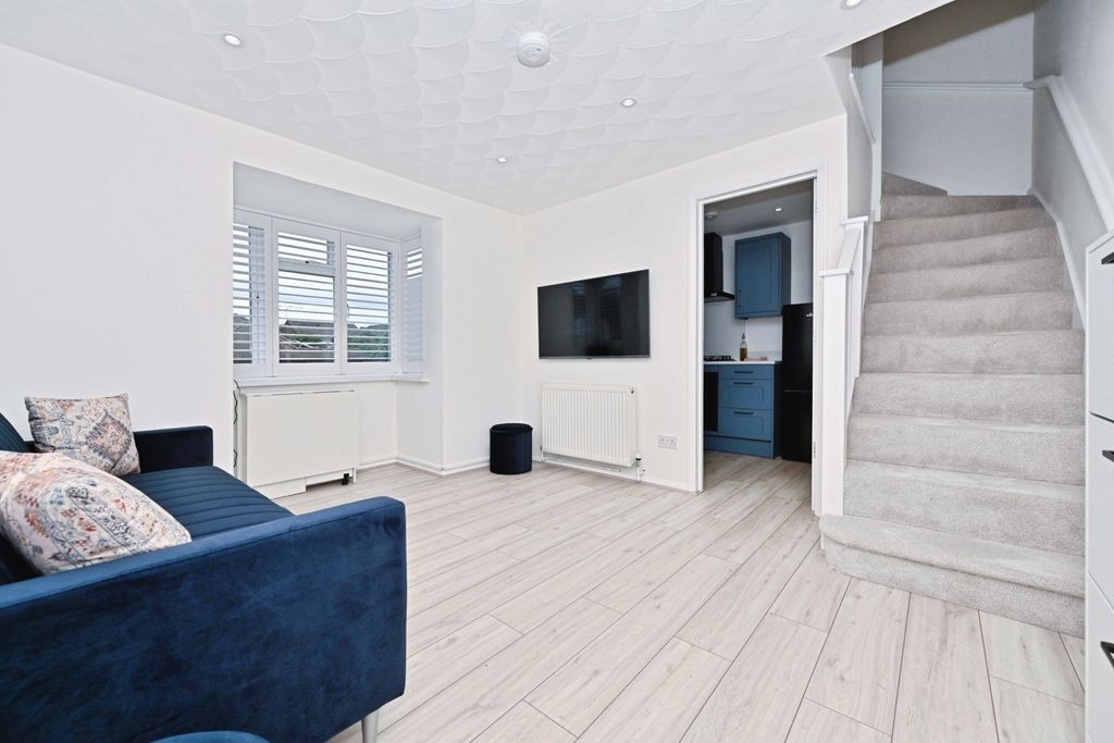 Property photo 2 of 12 Pbox-Img.Jpg