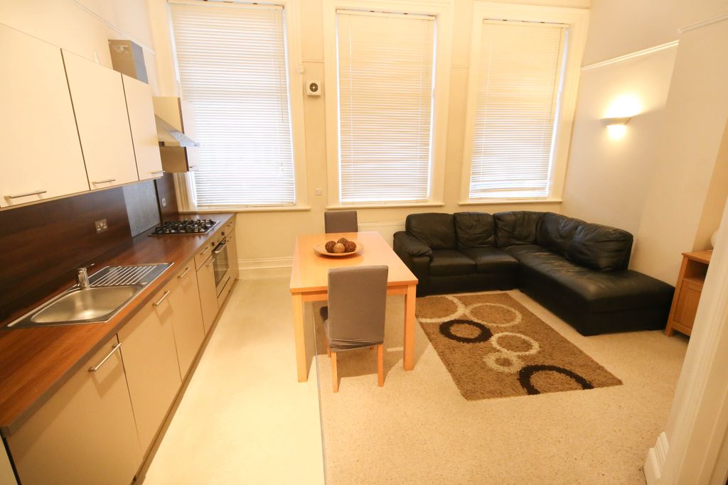 Property photo 3 of 9 Photo 03