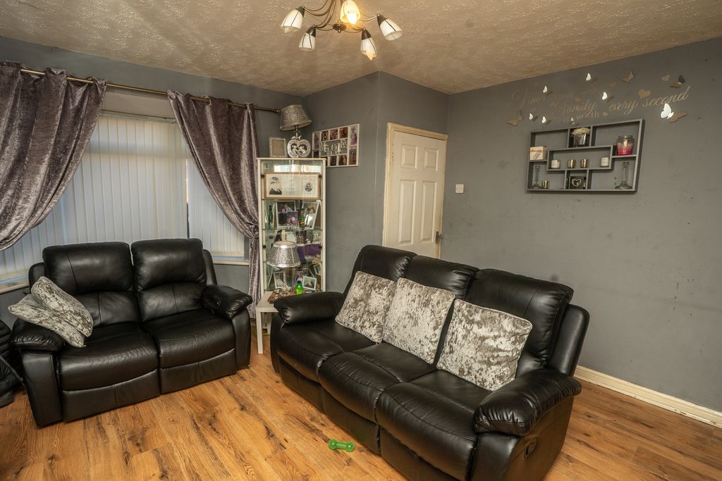 Property photo 3 of 25