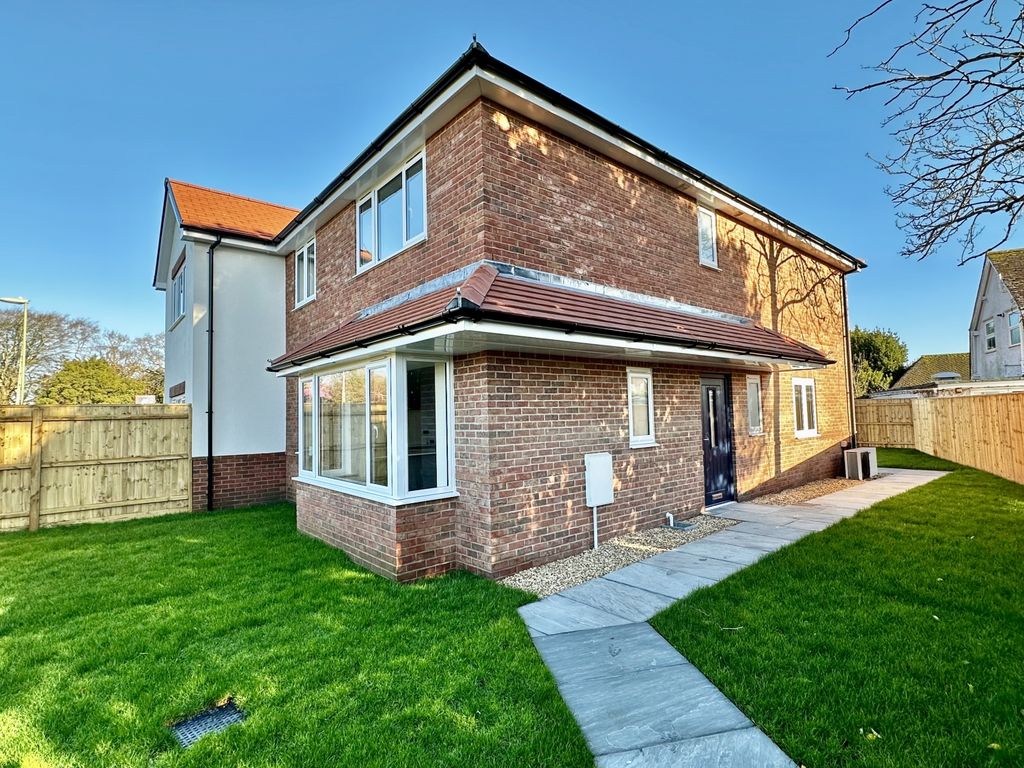 Property photo 1 of 11 2d Lodge Road (1)