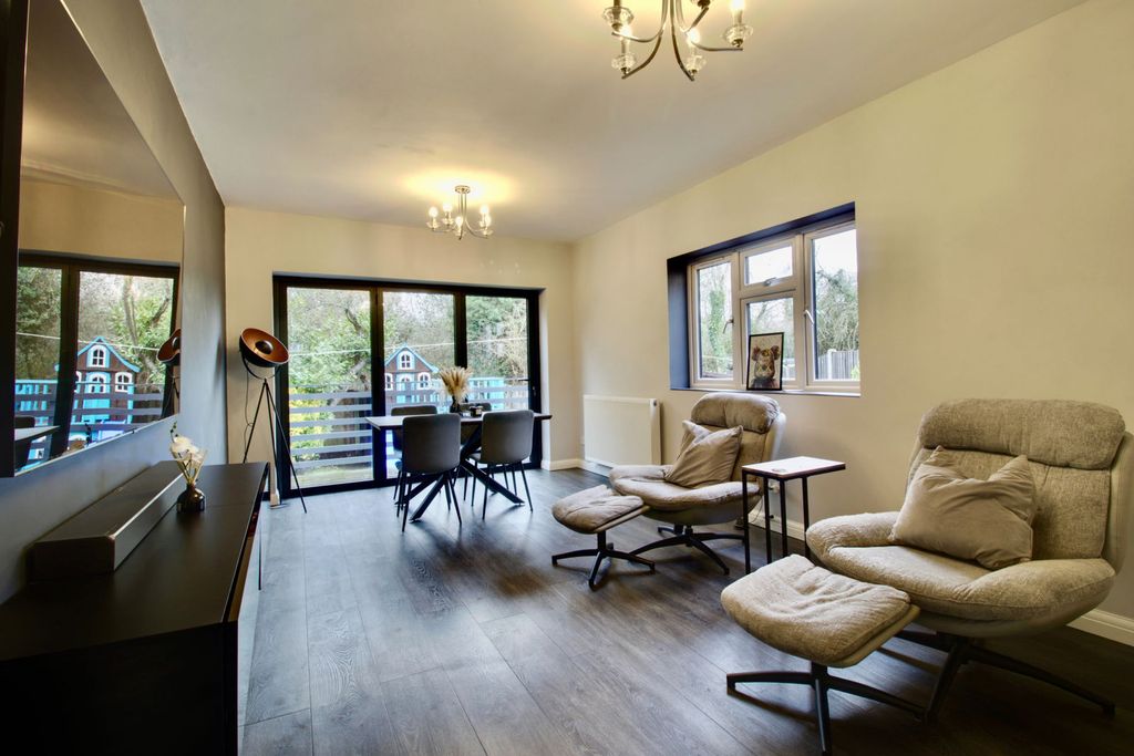 Property photo 3 of 35