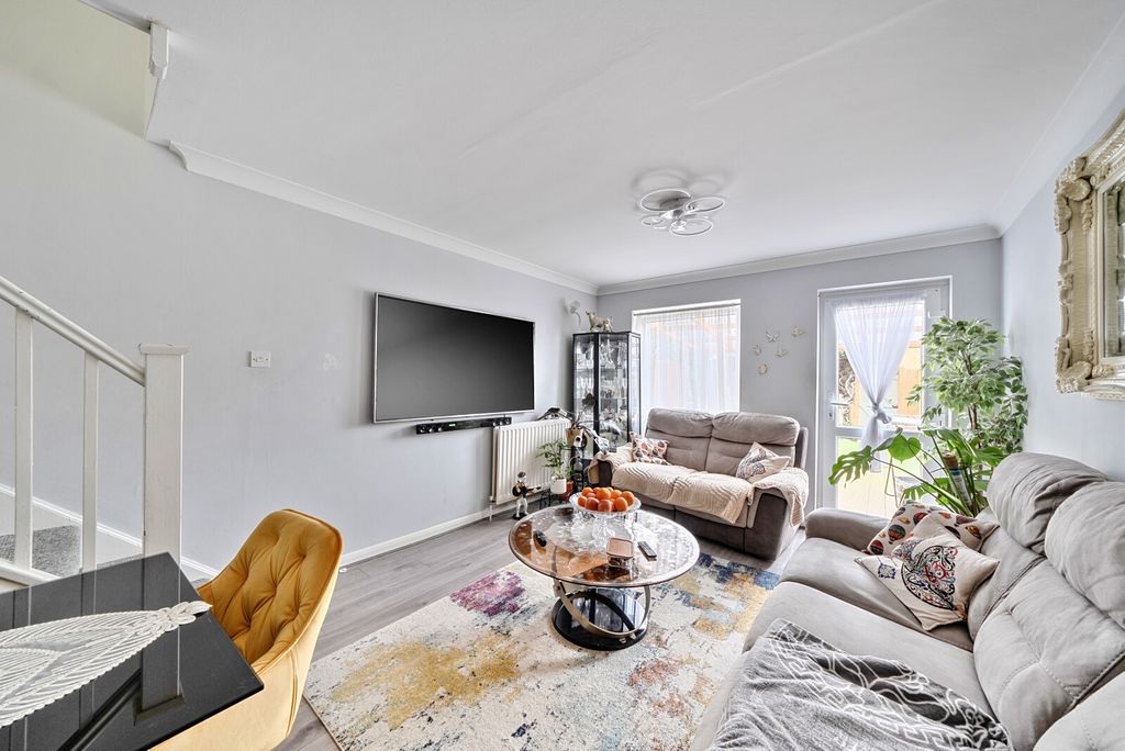 Property photo 2 of 11 Living/Dining Room