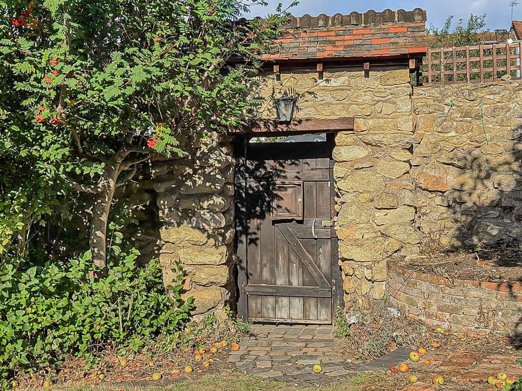 Property photo 3 of 25