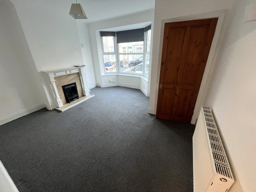 Property photo 2 of 8 Lounge