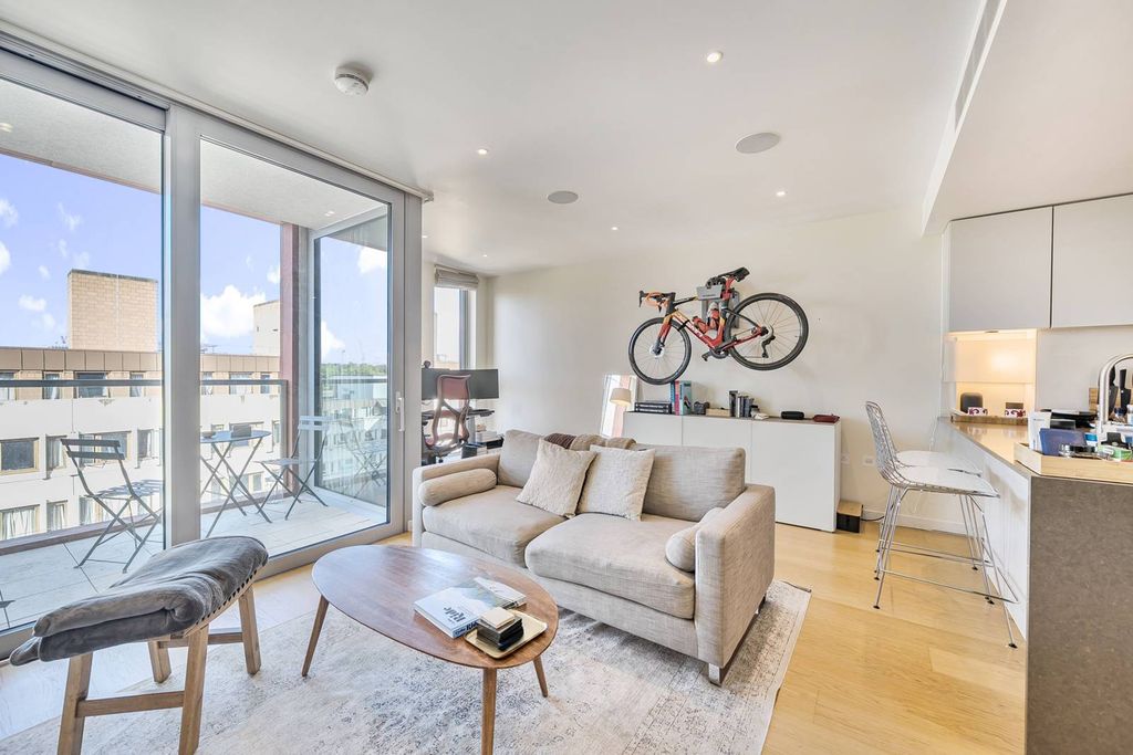 Property photo 2 of 21