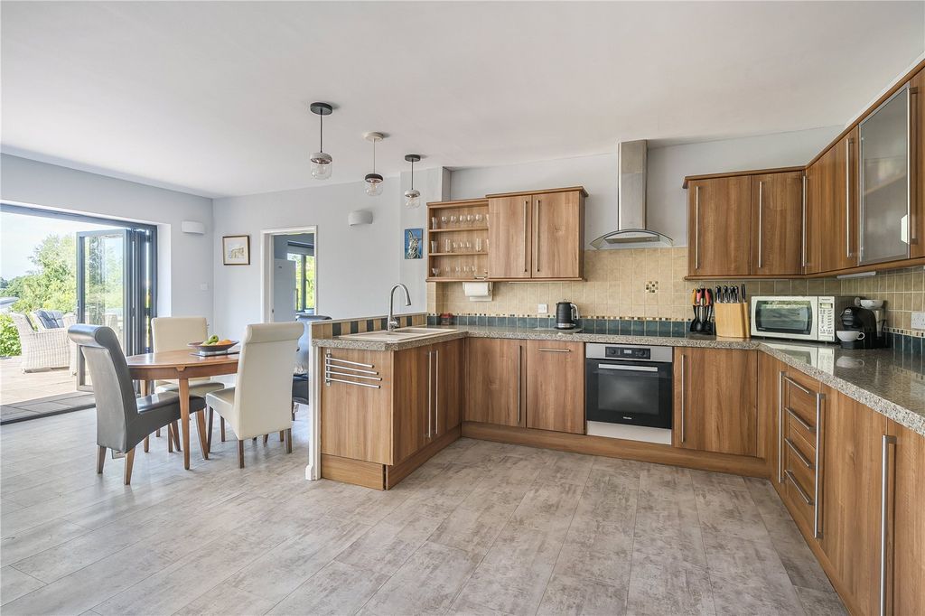 Property photo 2 of 15 Picture No. 04