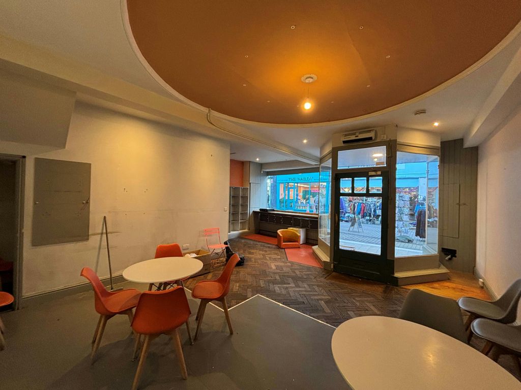 Property photo 2 of 3 Int .Jpg