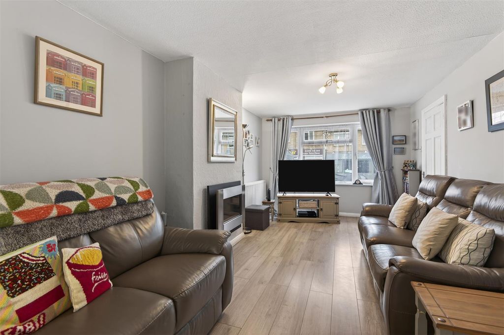 Property photo 2 of 16 8683998-Interior06.Jpg