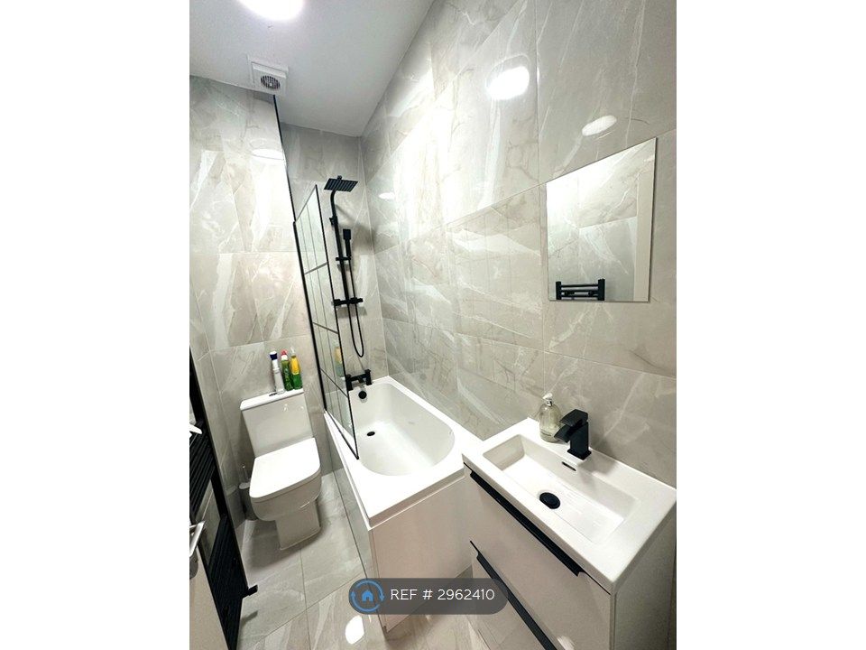 Property photo 1 of 5 Flat 2 Bathroom