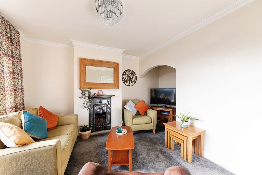 Property photo 3 of 18 Sitting Room