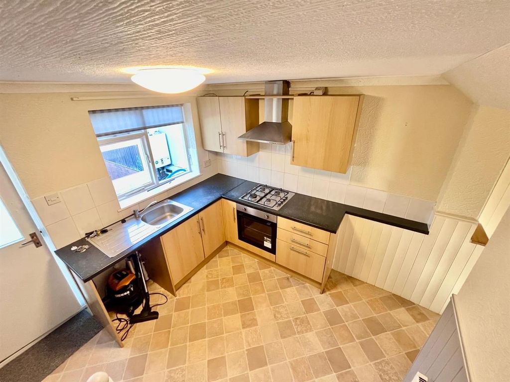 Property photo 2 of 8 Kitchen.Jpg