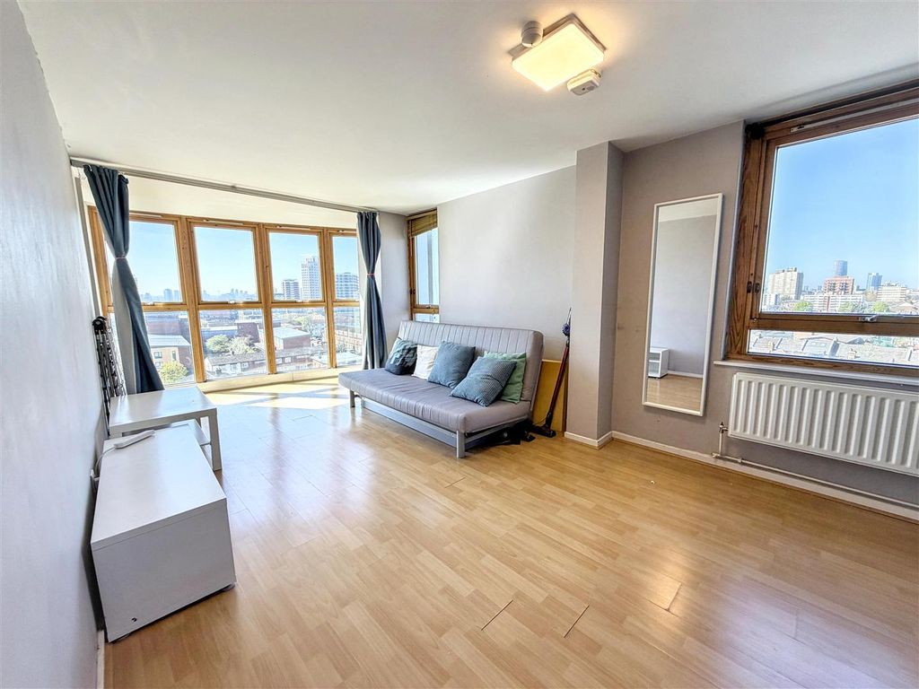 Property photo 2 of 8 Lounge