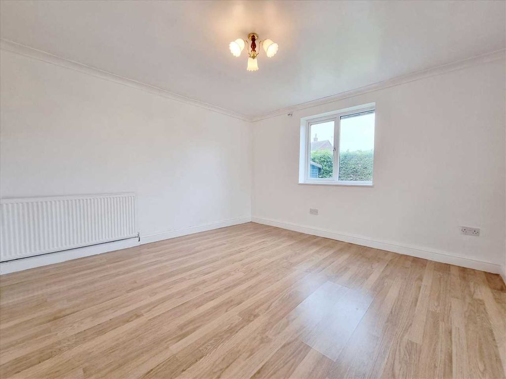 Property photo 2 of 14 Lounge: