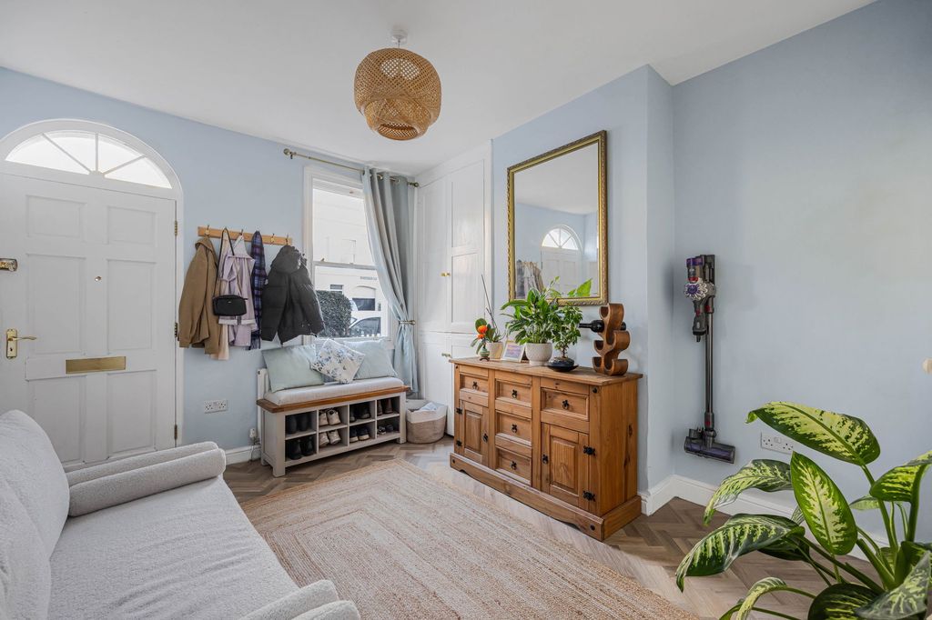 Property photo 3 of 28