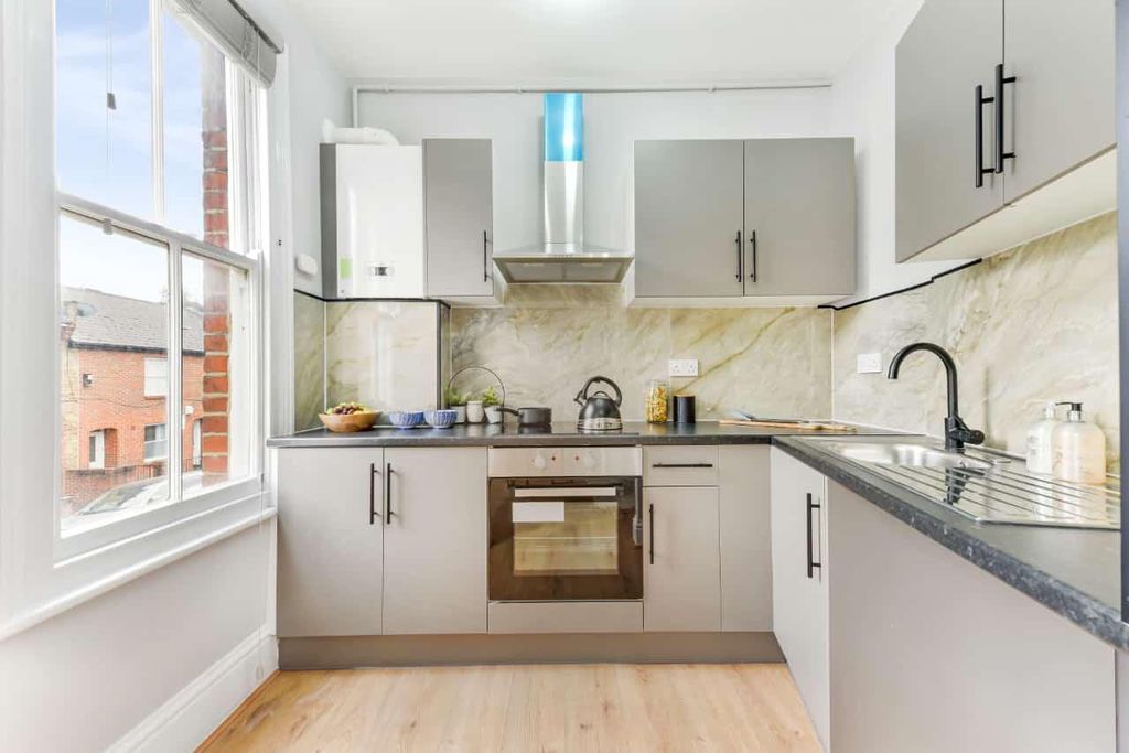 Property photo 2 of 19 Photo 9