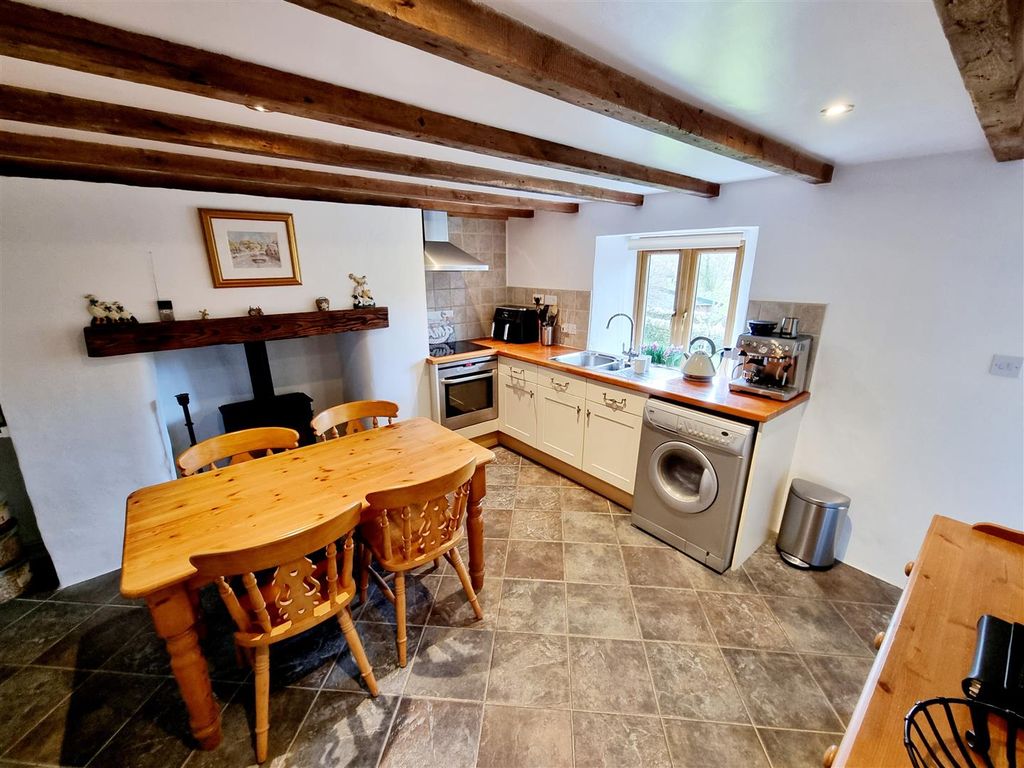 Property photo 3 of 19 Kitchen.