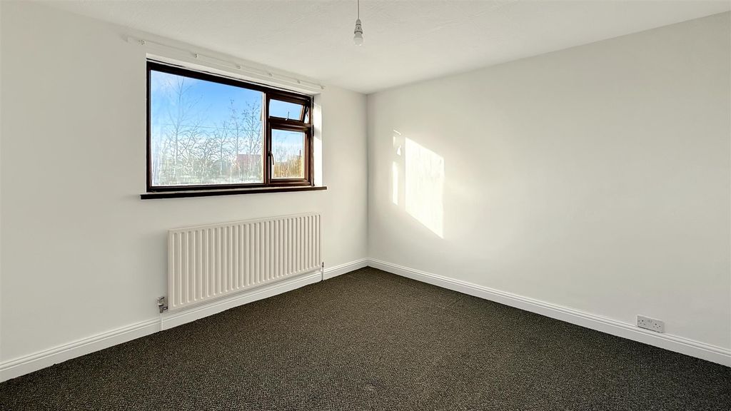 Property photo 3 of 10 9825Fc415F88c2E54B97E5F0c920F85De0A42068.Jpg