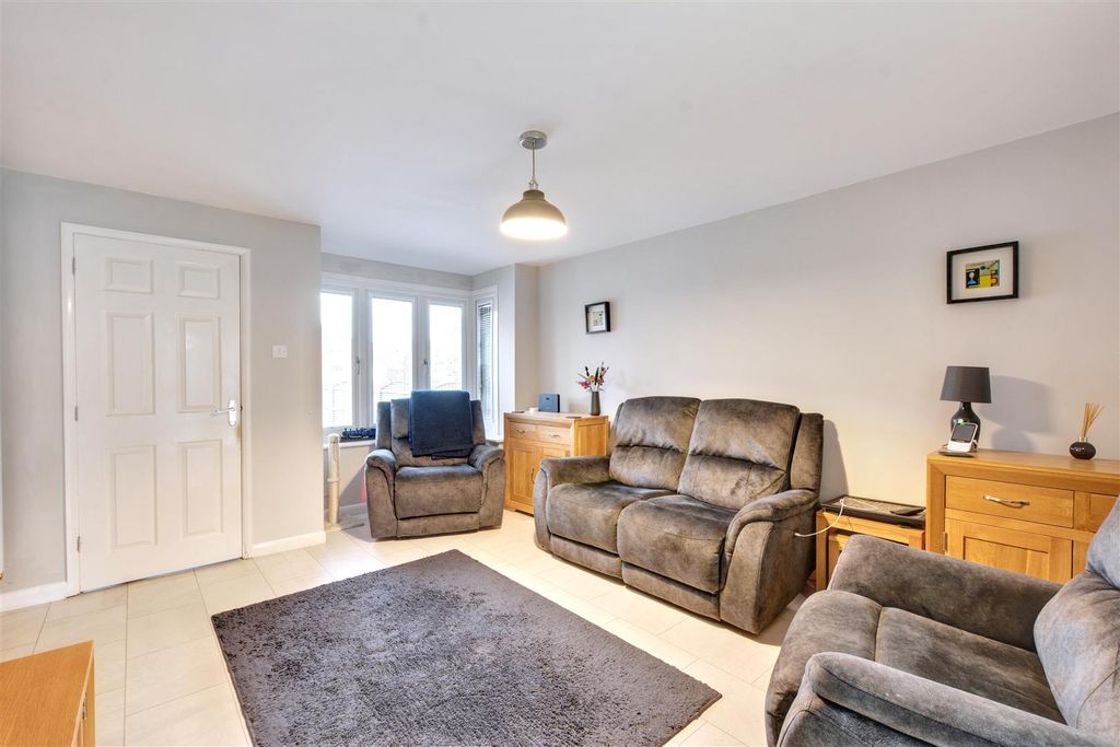 Property photo 2 of 25 Lounge