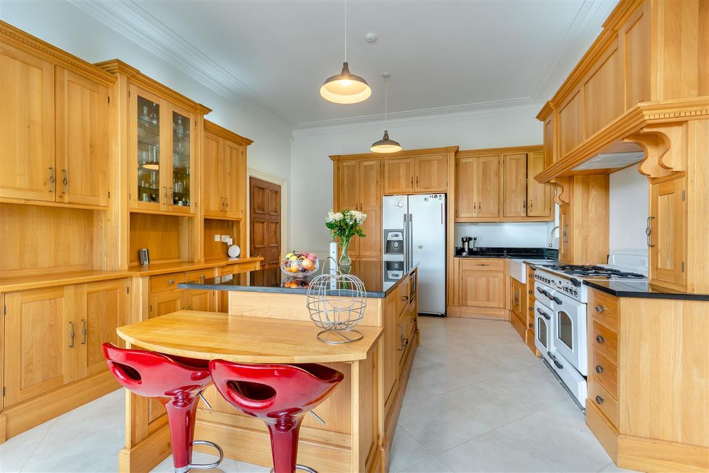 Property photo 3 of 25 8599546-Interior36.Jpg