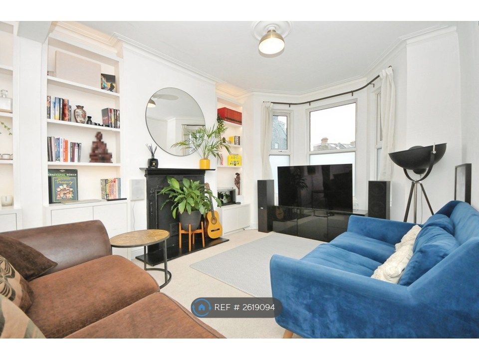 Property photo 3 of 15 Living Room