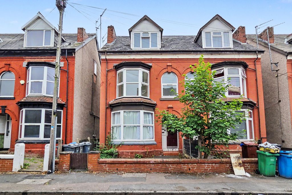 Property photo 1 of 12 Flat 2, 5 Curzon Avenue, Victoria Park, Manchester, Greater Manchester, M14 5Pu