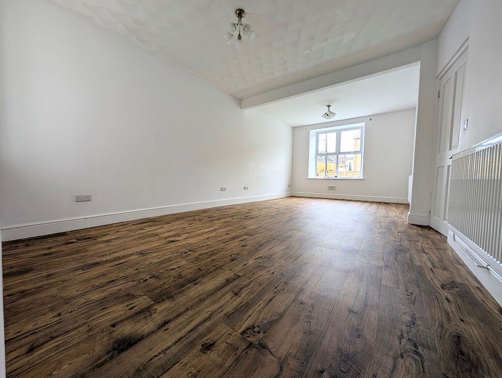 Property photo 2 of 11 Dining Room