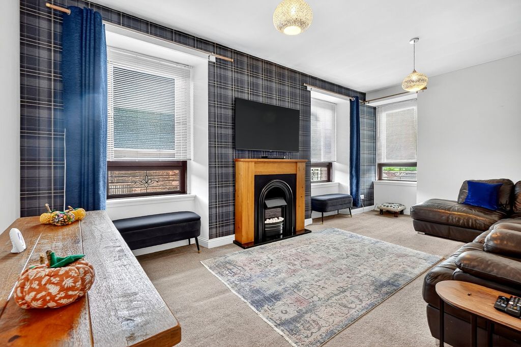 Property photo 2 of 27