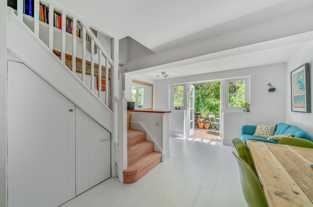 Property photo 2 of 17 1290581-36-682761...