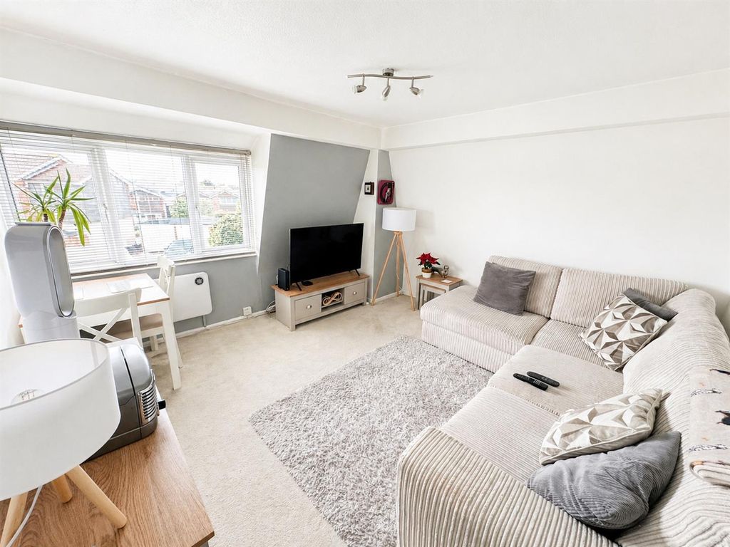 Property photo 2 of 6 Lounge