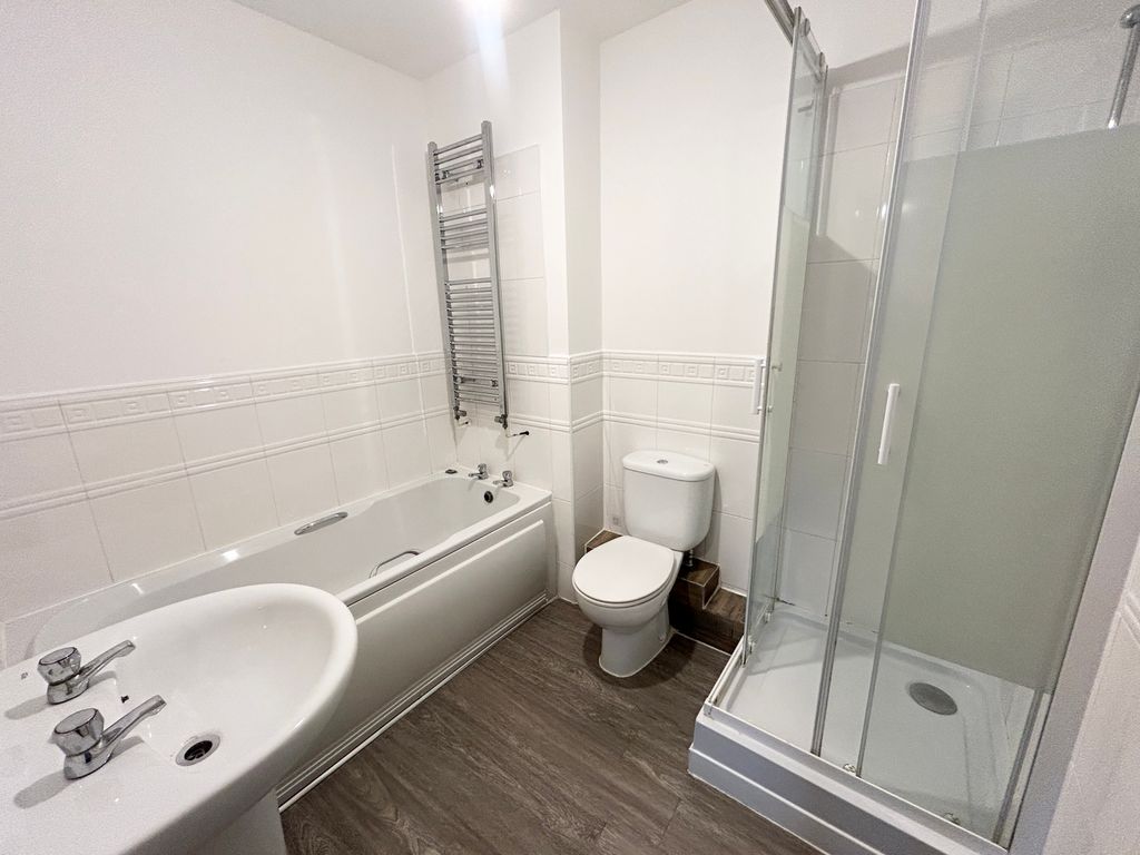 Property photo 3 of 6 Bathroom