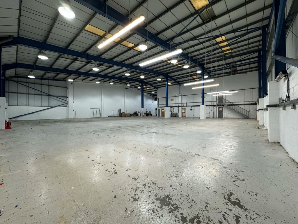 Property photo 3 of 8 Warehouse