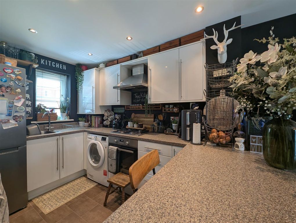 Property photo 3 of 12 Kitchen Area