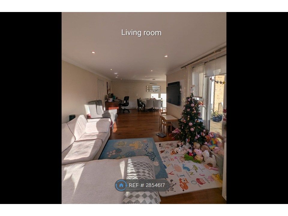 Property photo 1 of 9 Living Room