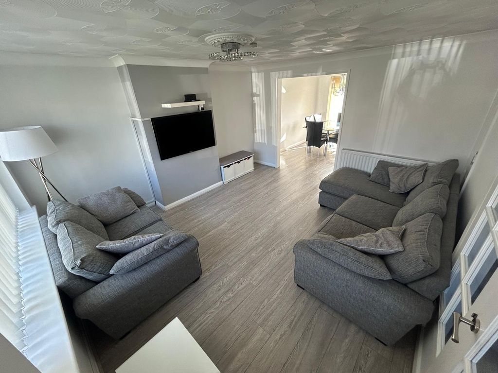 Property photo 2 of 18 F79c5Bc4-d793-4De6-880d-767976A17Fae