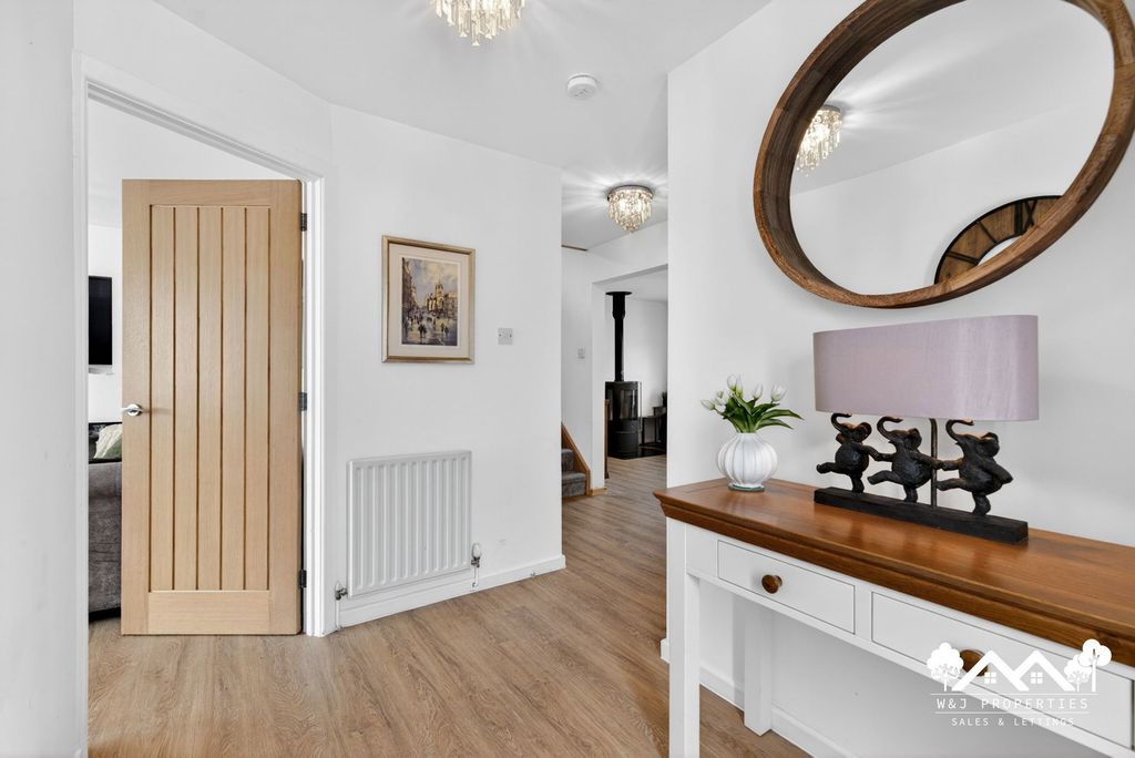 Property photo 3 of 32