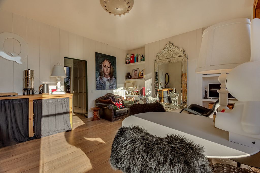 Property photo 2 of 9