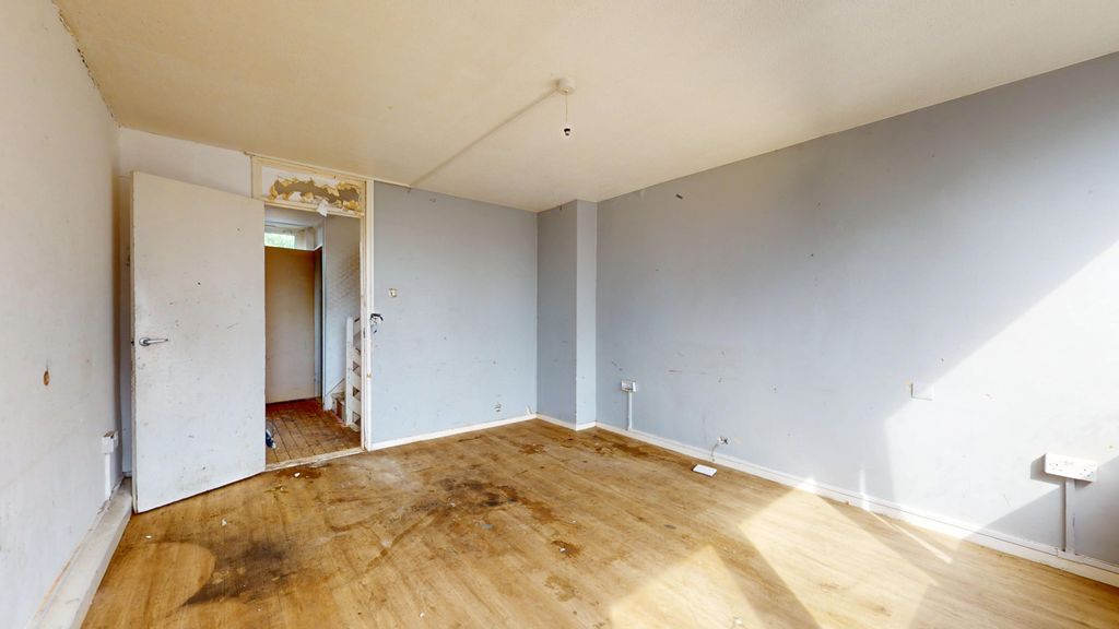 Property photo 3 of 17 48 Tawney Road, Thamesmead, London, Se28 8Ef