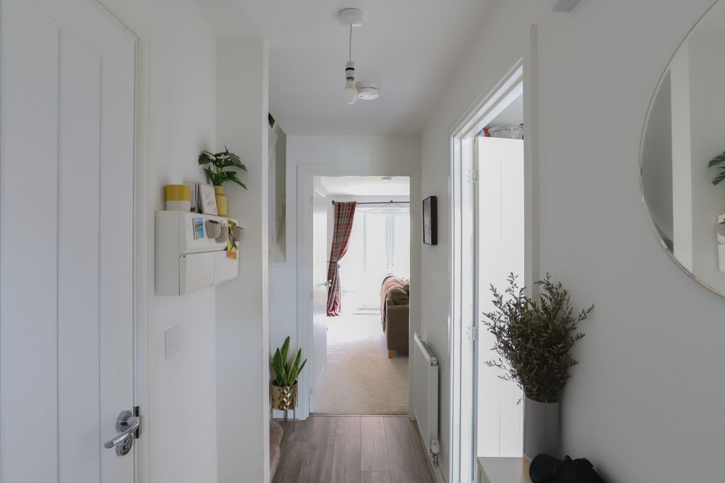 Property photo 2 of 19 Entrance Hallway