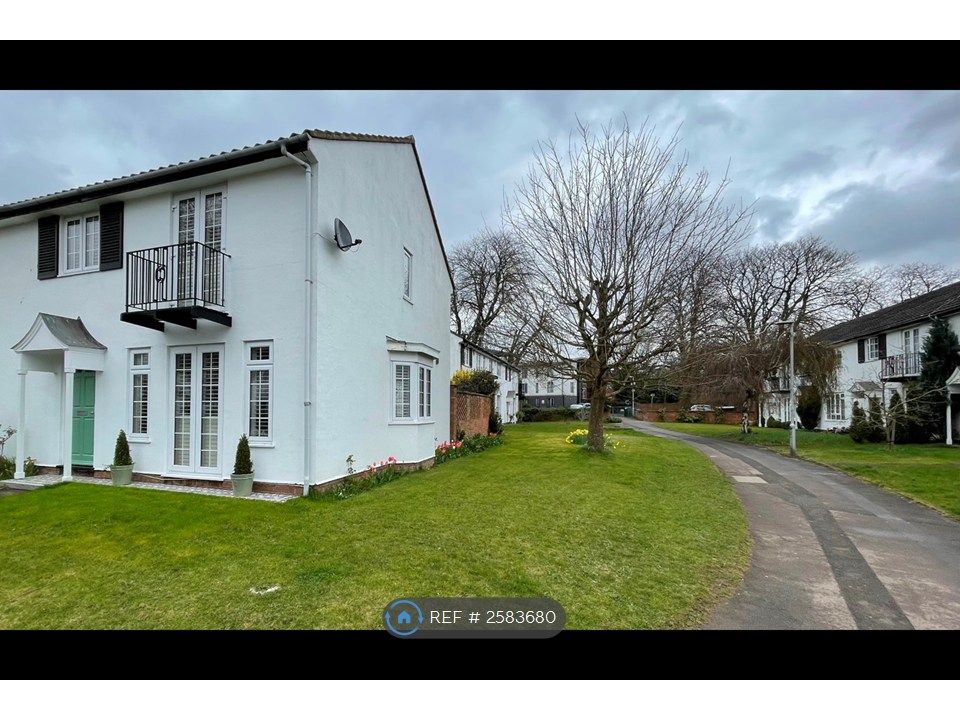 Property photo 1 of 35 Front Of House And The Beautiful Hollins Walk