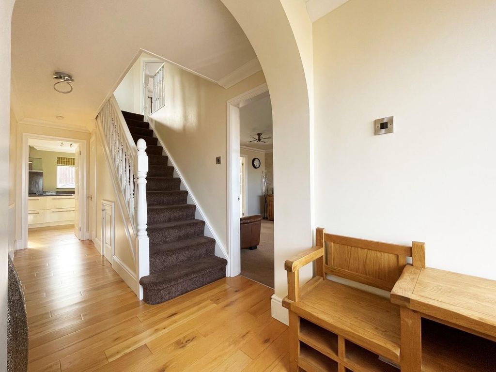 Property photo 3 of 34 Hall