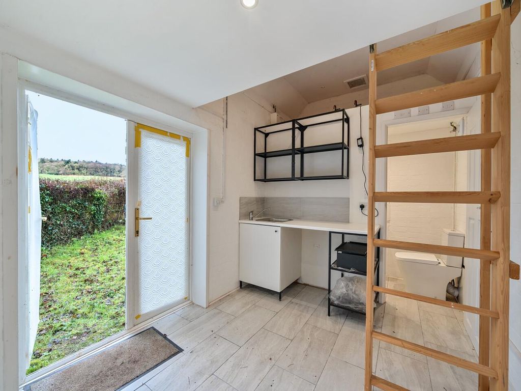 Property photo 3 of 10 1404988-9-6978F348467B9-Arw-1.Jpg