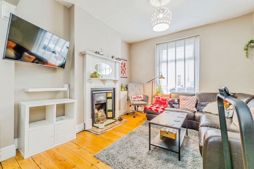 Property photo 2 of 17