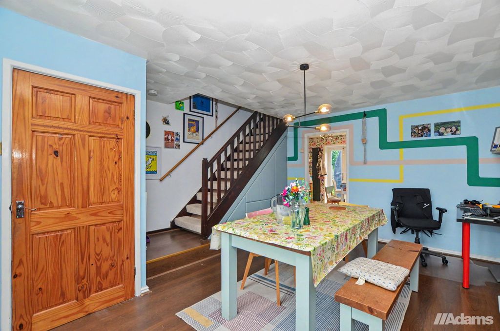 Property photo 2 of 27