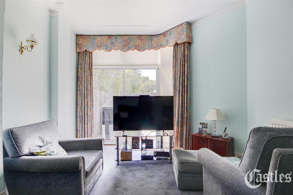 Property photo 3 of 21