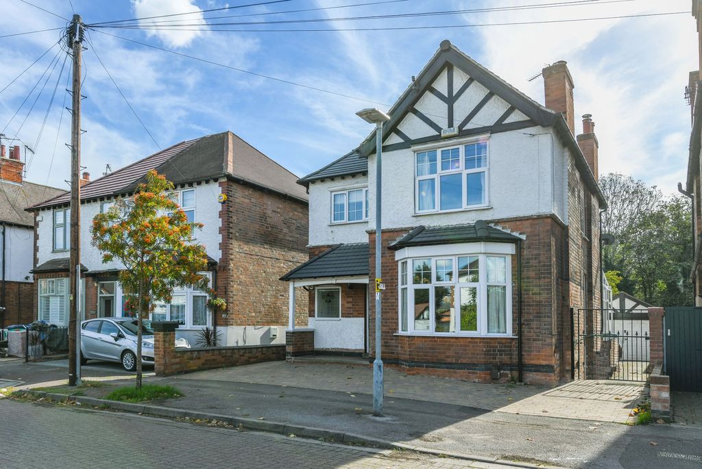 Property photo 2 of 27