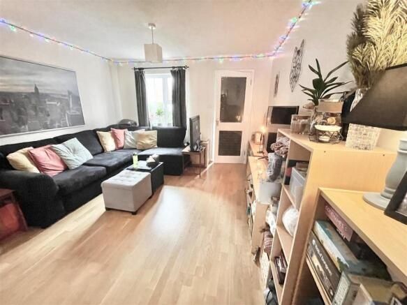 Property photo 1 of 11 Bright, Contemporary Living Room With A Large L-Sh...