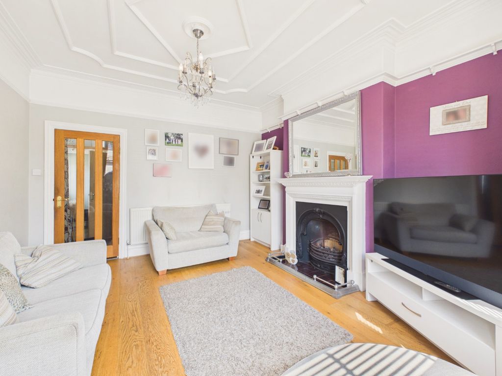 Property photo 3 of 27 4904708