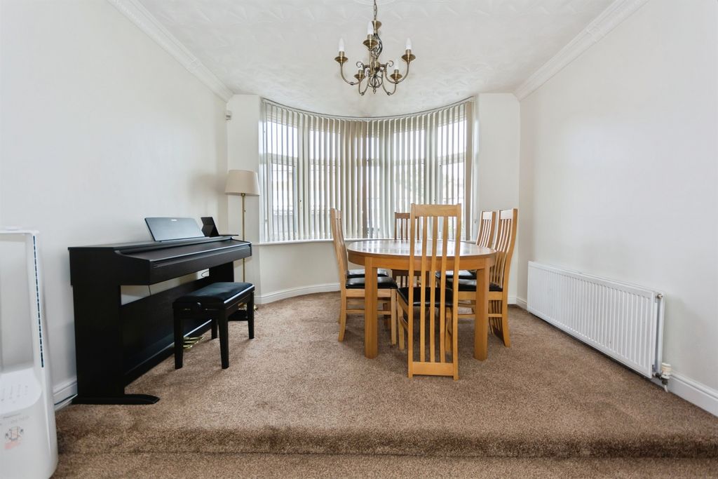 Property photo 3 of 31